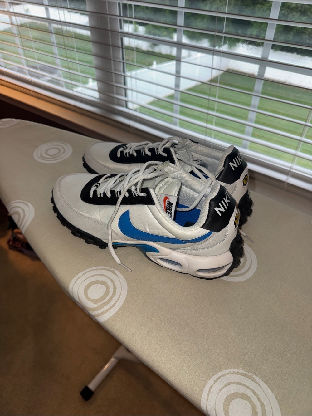 Nike Men White, Blue & Black Retro-Style Sneakers